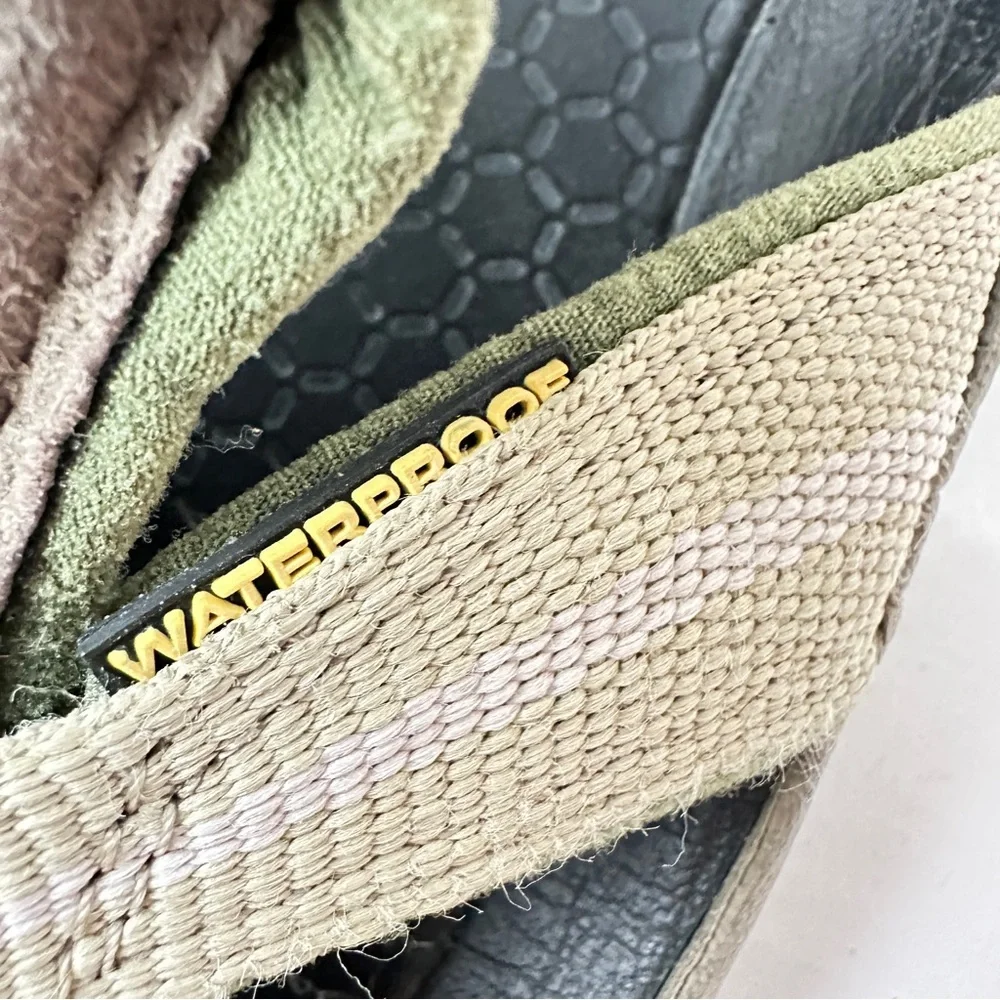 Keen‎ Hybrid Hiking  Sandals in Olive and Beige.